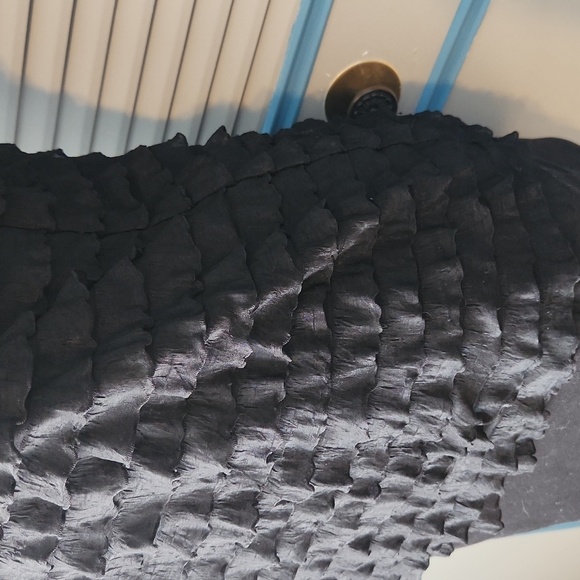 Very Important Pieces Black Textured Ruffle Halter Top - Picture 8 of 13